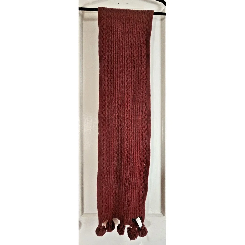 NWT‎ BANANA REPUBLIC cable knit with POMPOM tassels scarf 74